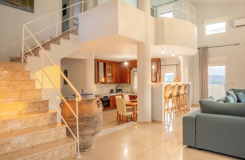 Heraklion House | Villa Helyra Private Pool Sunset Views & Peaceful Atmosphere