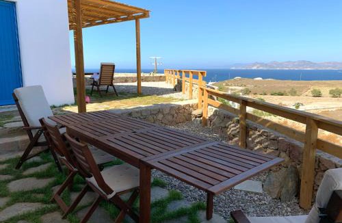 Mandrakia House | Villa Hera by Milos Concierge
