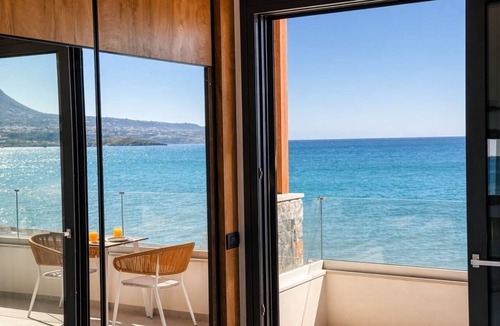 Kalyves House | Villa Horizon.Three-bedroom seafront villa in Crete with unspoiled sea views