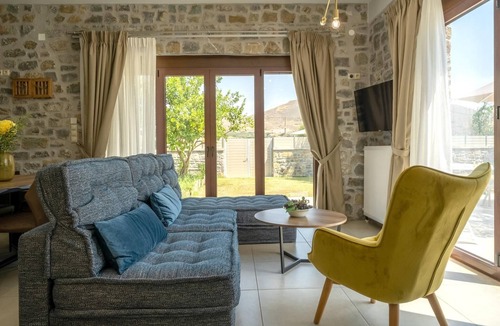 Monopari Villa | Villa in Koxare with Private Pool & Garden