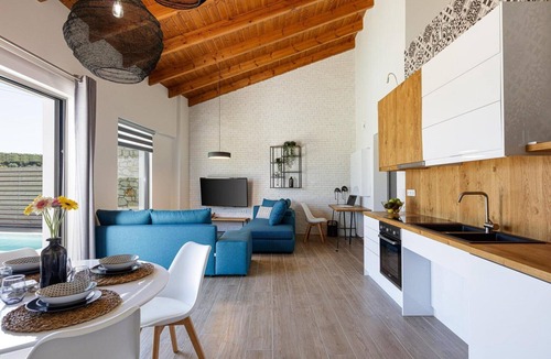 Sfakaki House | Villa in Sfakaki with Private Pool & Beach Access