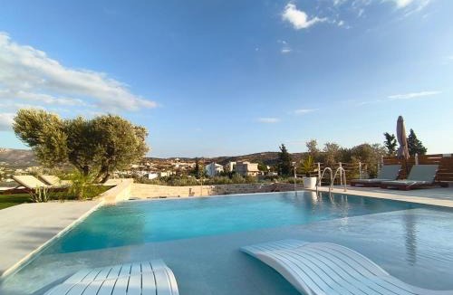 Pitsidia Villa | Villa Livia- panoramic view with pool and beautiful garden