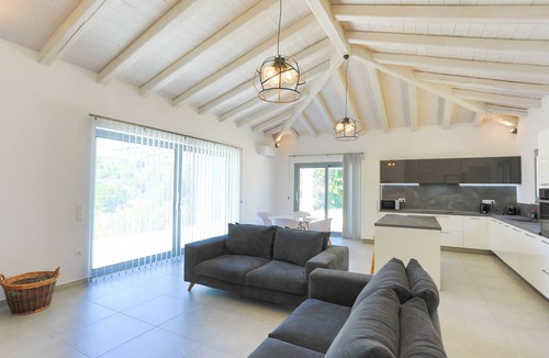 Petaleia Villa | Villa Loki: Brand New, Large infinity pool, WiFi, Sea Views