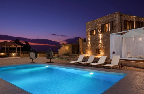 Malaxa House | Villa Malaxa and Suites