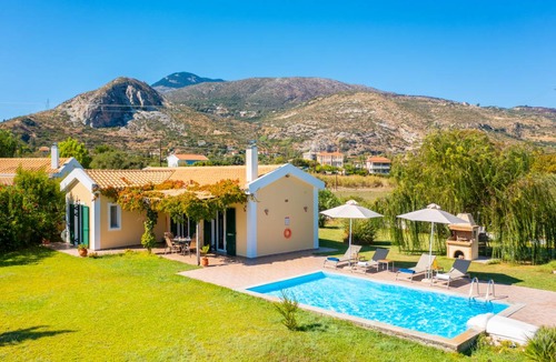 Kateleios Villa | Villa Melissa: Large Private Pool, Walk to Beach, Sea Views, A/C, WiFi