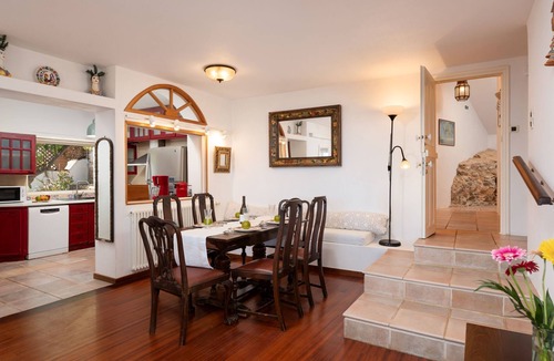 Katsikia House | Villa "Mirabello suites" mit herrlicher Aussicht by Interhome
