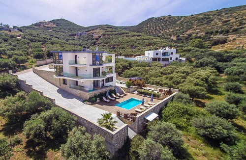 Kissamos Apartment | Villa Naruto | Private Apartment with Shared Pool