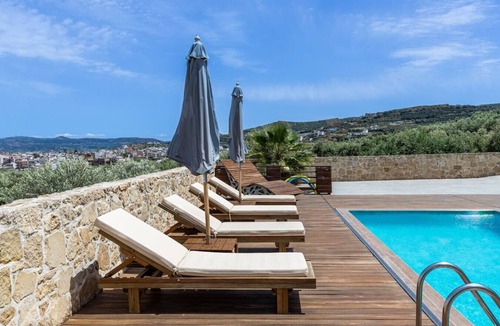 Kissamos Apartment | Villa Naruto | Private Apartment with Shared Pool