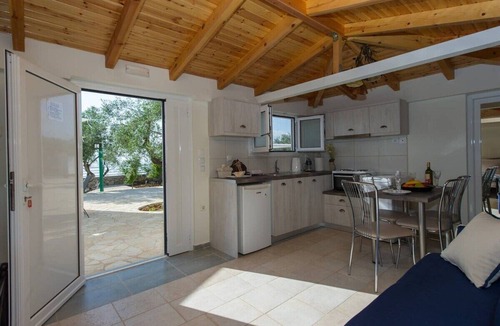 Diasella House | Villa Needa's - New Hope Poolside Studio