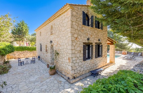 Agia Marina Villa | Villa Niovi Aresti with private pool