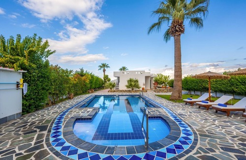 Fanes House | "Villa Palmeras" mit eigenem Garten und Gr by Interhome
