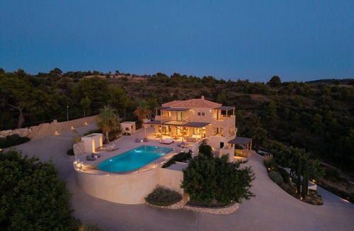 Kilada House | Villa Petal – 7 En-Suite Bedrooms, Private Pool & Sea Views