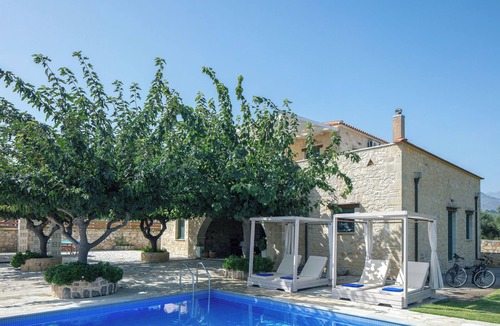 Asprouliani Villa | Villa Pinelopi - 350 meters away from sandy beach!