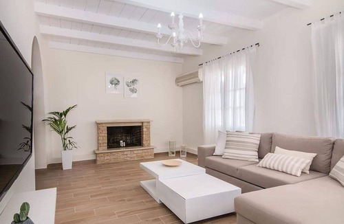 Pantokratoras Villa | Villa Pnoe by Villa Plus