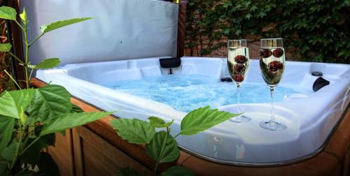 Gaitanion Villa | Villa Sunshine - Private Hot Tub