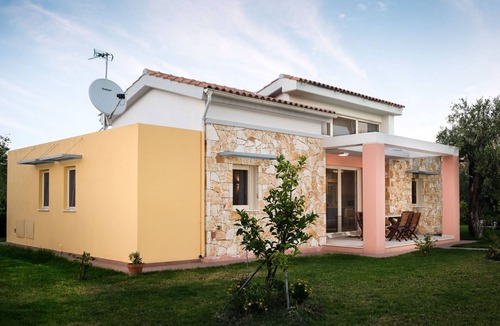 Messonghi House | Villa Thalassa mit Schwimmbad und Garten by Interhome