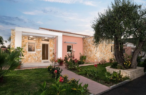 Messonghi House | Villa Thalassa mit Schwimmbad und Garten by Interhome
