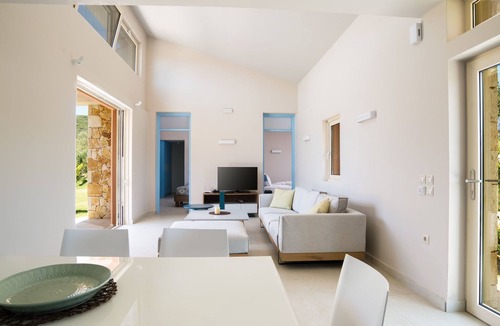 Messonghi House | Villa Thalassa mit Schwimmbad und Garten by Interhome