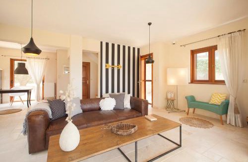 Ormos Panagias Villa | Villa Thelma, Trani Ammouda #FeelsLikeHome