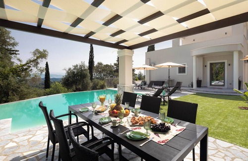 Pelekas Villa | Villa Tolena by Marilena Pagkrati
