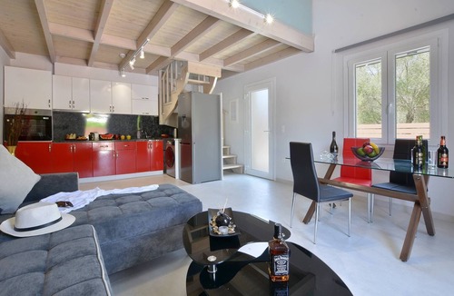 Dafnata Villa | Villa Ventus Sleeps 7 with Parking