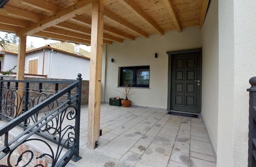 Moscopole Villa | Villa Voskopoja Stone House
