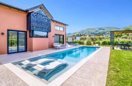Lygia Villa | Villa Water by Villa Plus