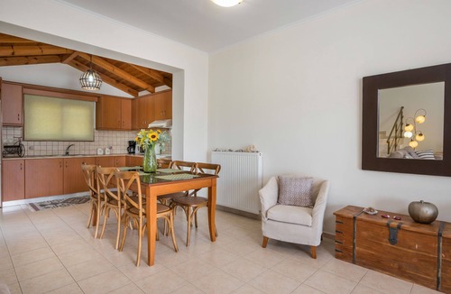 Kavallos Villa | Villa with View to Lake & White Mountains