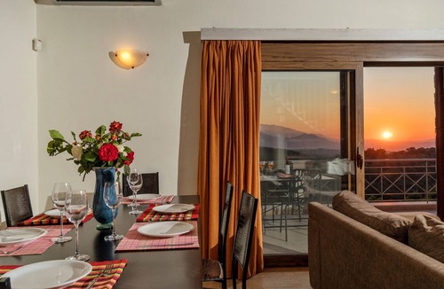 Kaloniktis House | Villa Zeus mit privatem Pool und Jacuzzi by Interhome