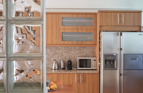 Vari-Voula-Vouliagmeni House | Voula Riviera Stylish Maisonette with Lush Garden, Near-Beach!