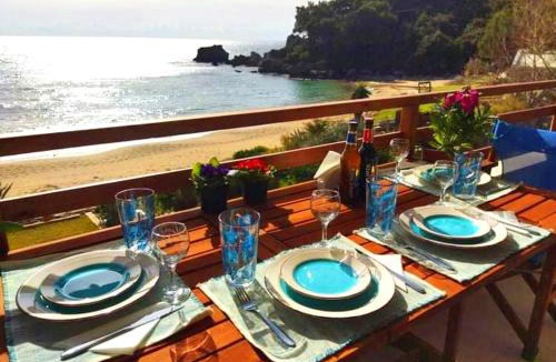 Parelia House | Waves Apartments: Two Beachfront Apartments