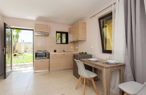Trachilos Apartment | Wester Sun, Shared Garden near Balos & Falassarna