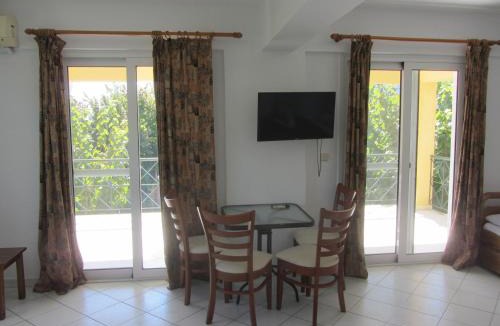 Vassiliki Apartment | Xristina Studios