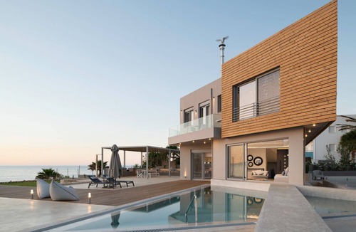 Filaki Villa | Your Private Retreat by the beach, with Heated Pool