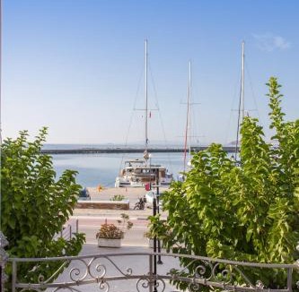 Karystos Apartment | Zoe's Villa - Modern Karystos Apartments By The Port & Beach