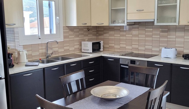 2 Bedroom Apartment with Terace - Alexandra - Mandi's Apartment