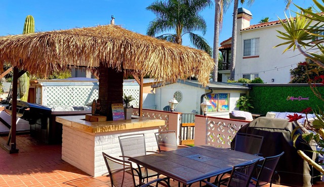 4 Bed/3 Bath, Private Hot tub, patio Parking + 5 bikes Included! Families only. in San Diego