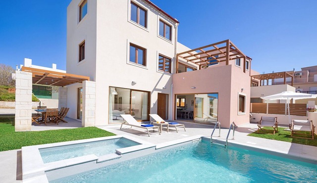 4-bedroom Villa Theasis