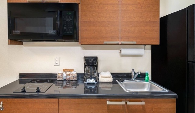 4 Comfortable Units w/Kitchenette & Free Parking Near Monaca Riverfront Park in Monaca
