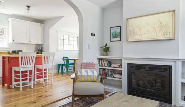 4-minutes to Sugarbush, steps to Warren Village! in Warren
