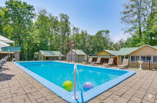 5 Mi to Swinging Bridge Reservoir: Cabin w/Porch! in Mongaup Valley