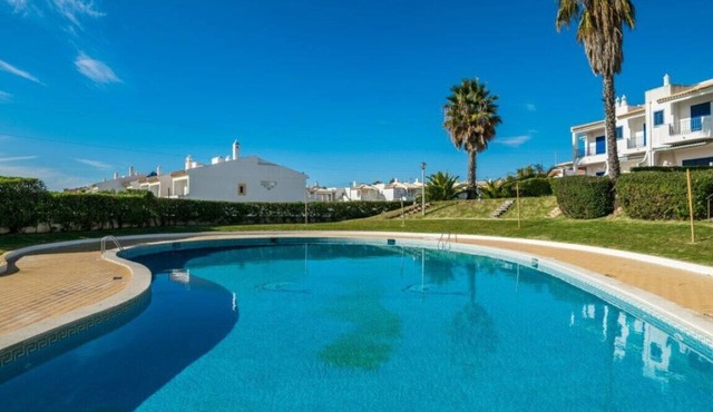 600m from the beach Apartment in a closed condominium between Oura and Albufeira in Albufeira
