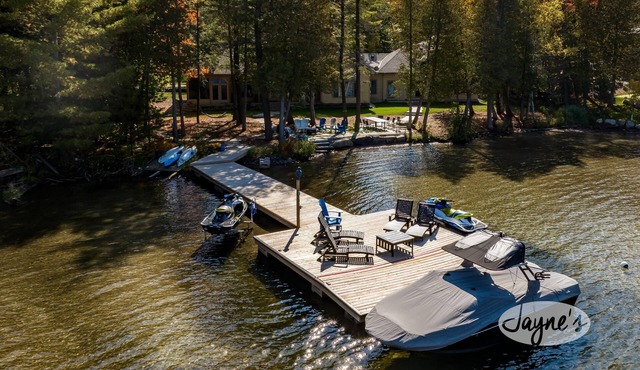 8 bed 7 bath renovated cottage on South Lake Joseph! Shallow, sandy walk in! in Port Carling