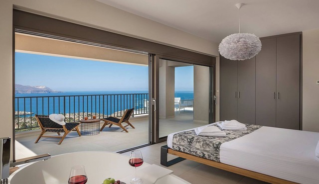 A Sublime Villa in Kokkino Horio