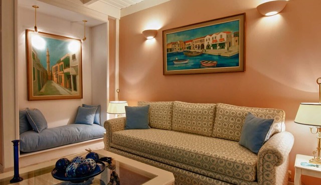 Acropolis Luxury House
