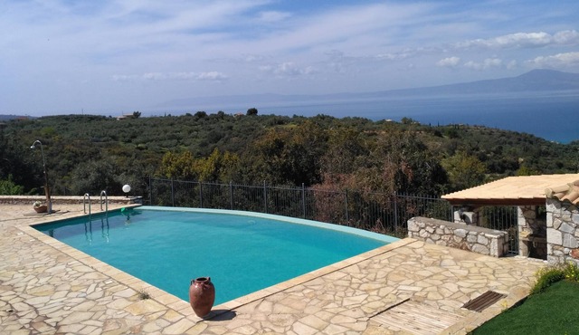 Afrodite' s house is a vacation house with pool, playroom and breathtaking view