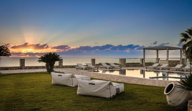 Agnanti Suites