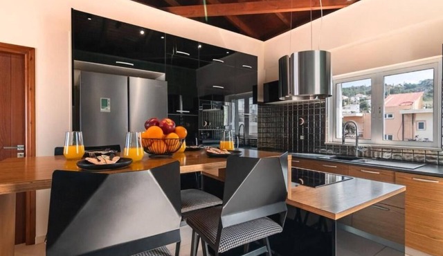 Alpha Delight - 3 Bedroom Apartment