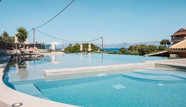 Apartment Athena - Private Patio with Garden View
