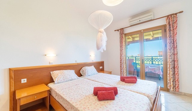 Apartment 'Giannis 4' with Shared Garden, Wi-Fi and Air Conditioning